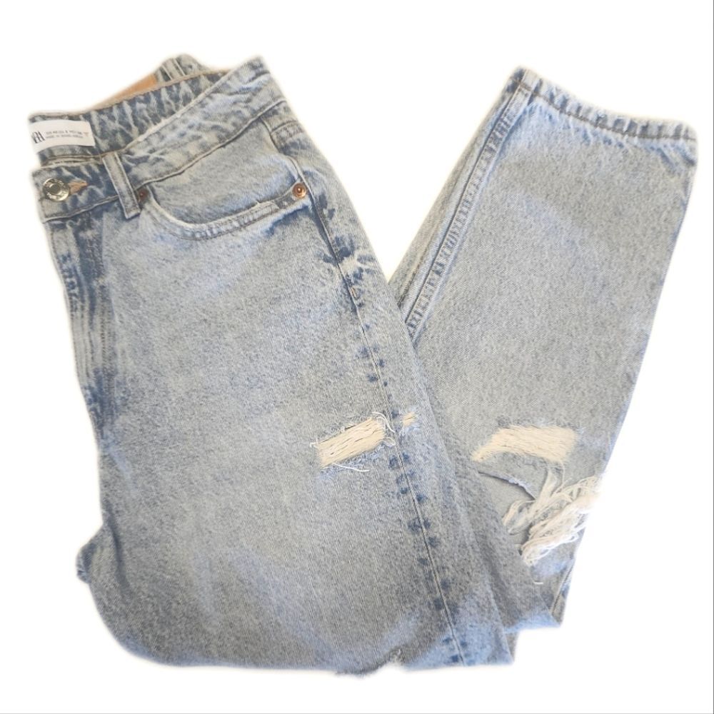 Zara Distressed Boyfriend Jeans. 100% Cotton, Light Blue Wash, Sz 8